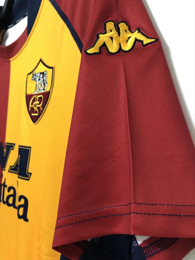 Retro AS Roma 2000-2001 home game - Image 9