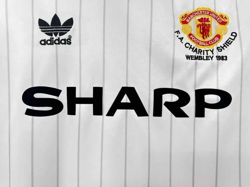 Retro Manchester United 1983 away game - Image 7