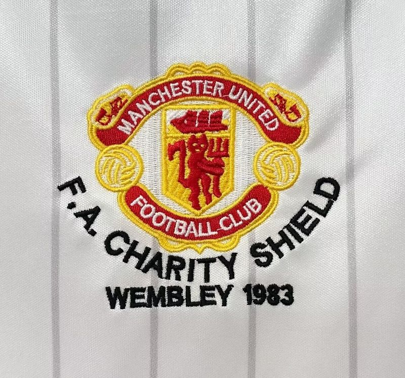 Retro Manchester United 1983 away game - Image 8