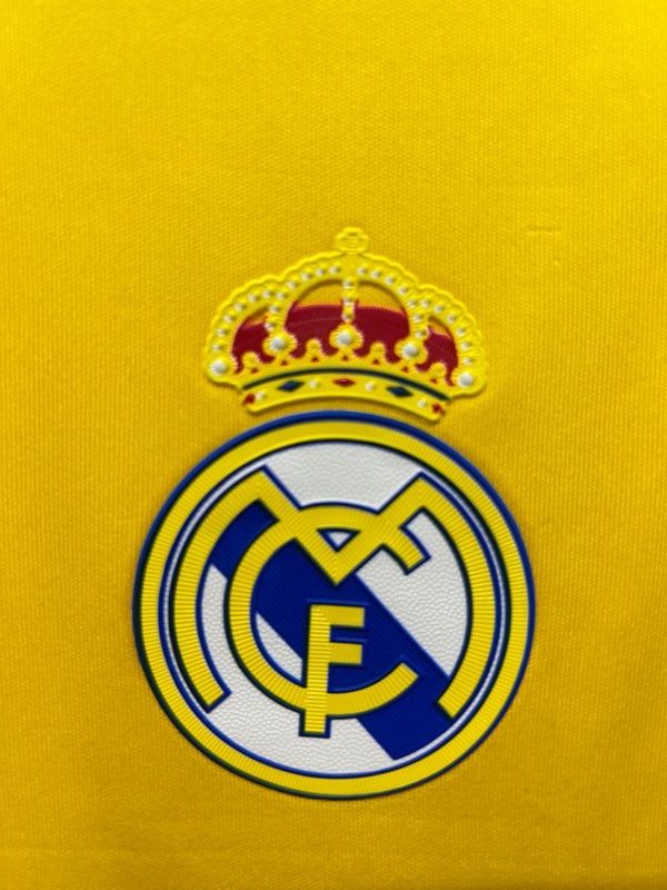 Retro Real Madrid 2011-2012 Goalkeeper - Image 9