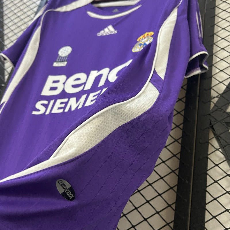 Retro Real Madrid 2006-2007 third away - Image 7