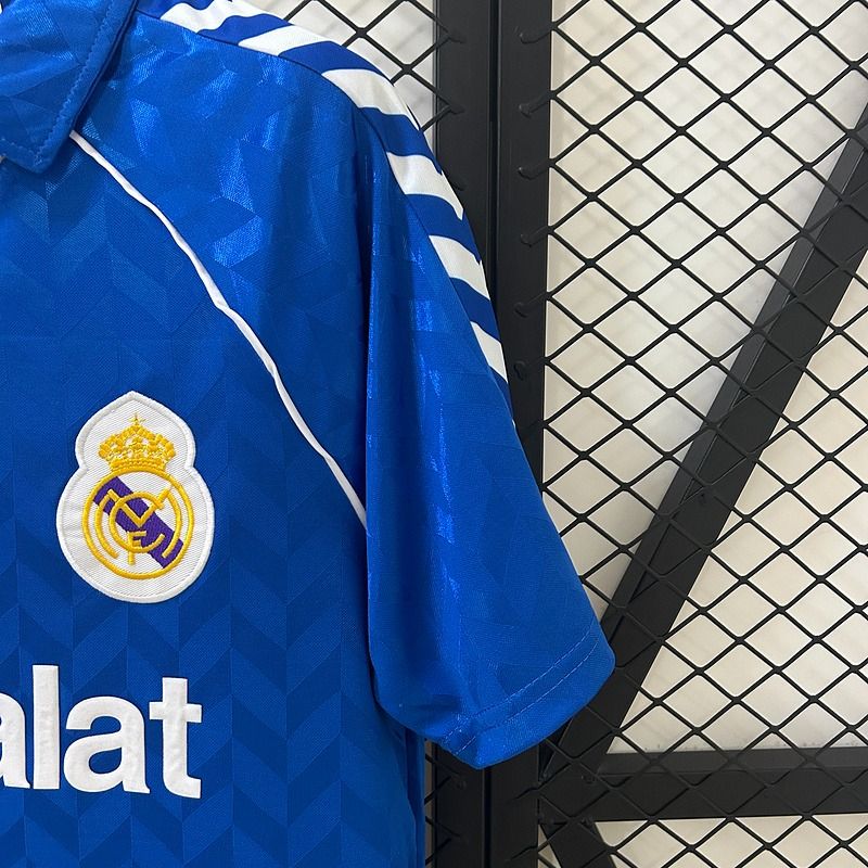 Retro Real Madrid 1986-1987 away game - Image 6