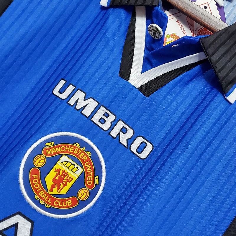 Retro Manchester United 1996-1997 second away game - Image 6