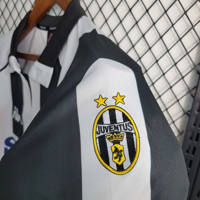 Retro Juventus 1997-1998 home - Image 6