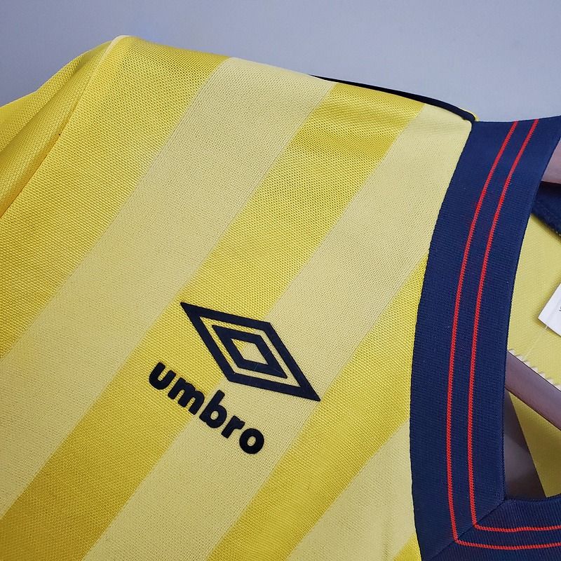 Retro Arsenal FC 1983-1986 away game - Image 7