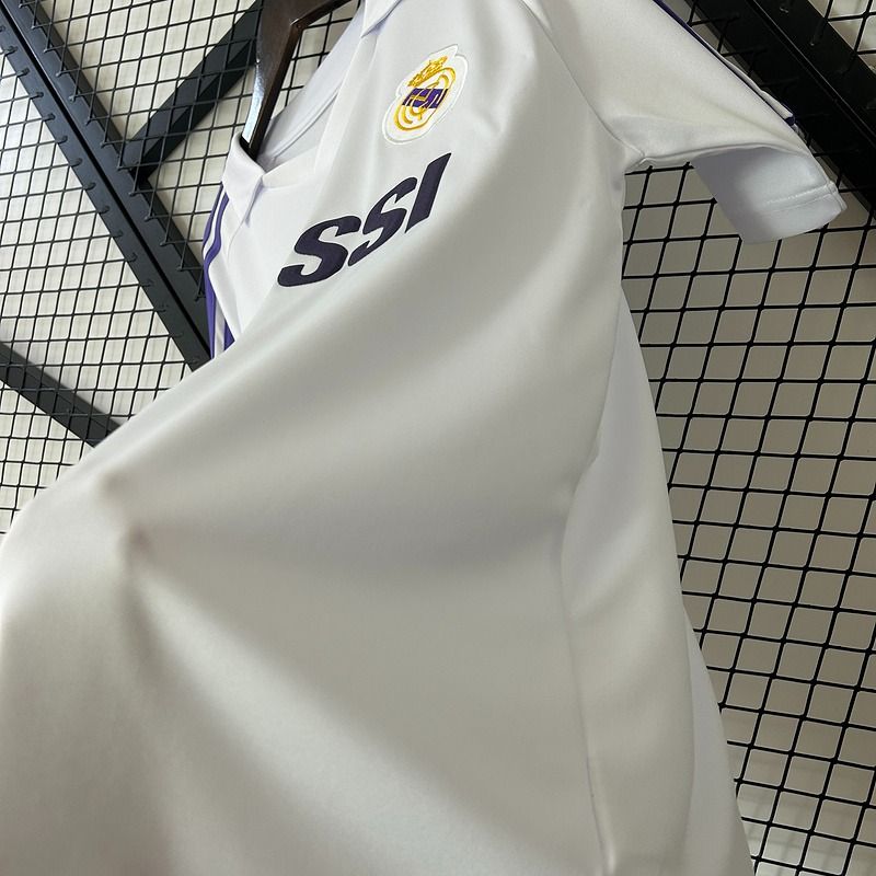 Retro Real Madrid 1984-1985 home game - Image 6