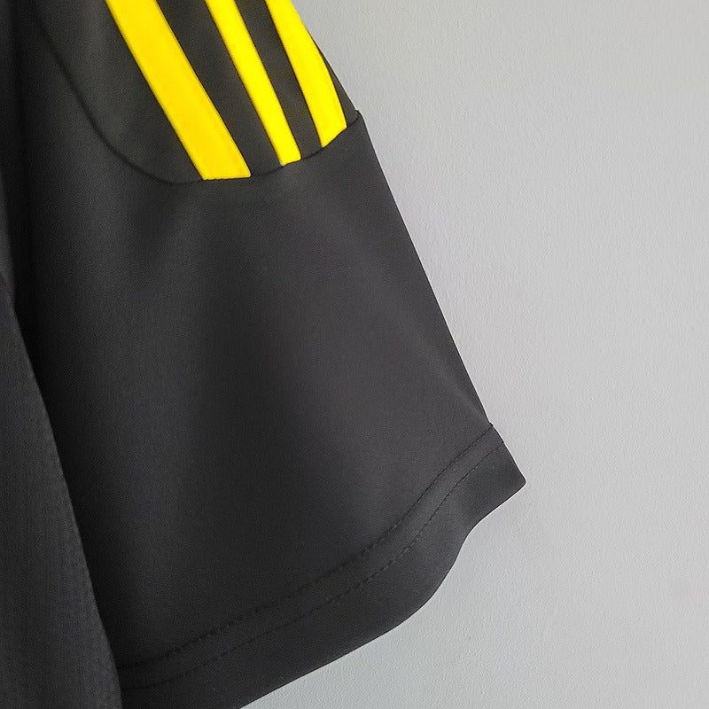 Retro Real Madrid 2011-2012 Goalkeeper - Image 9