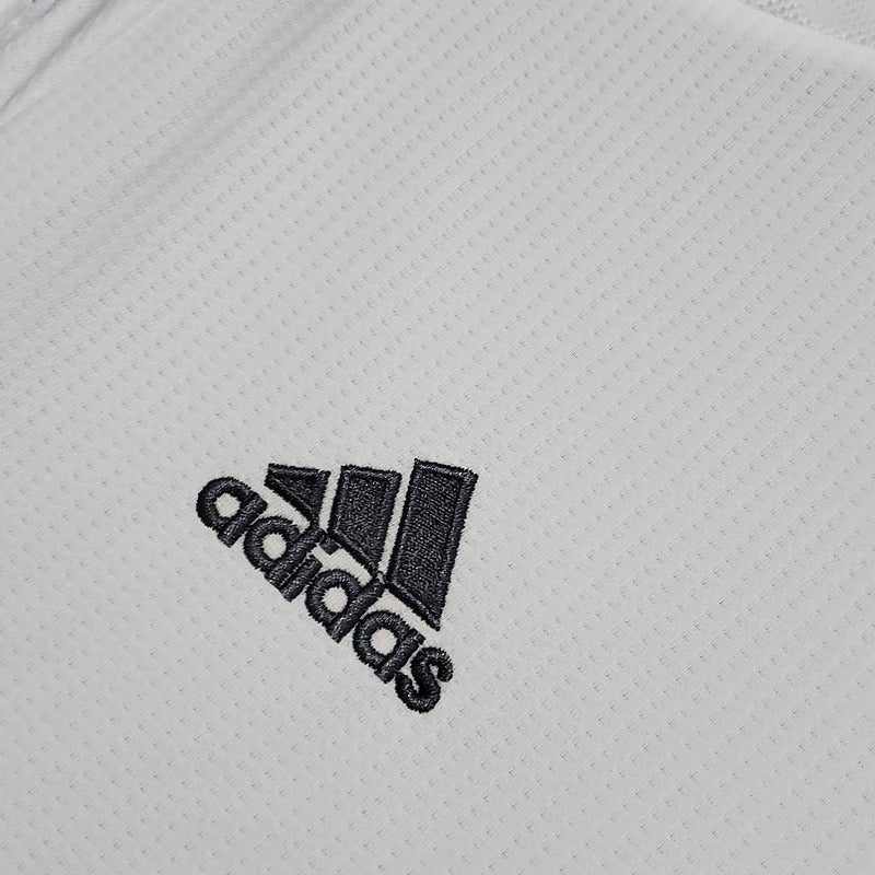 Retro Real Madrid 2015-2016 home game - Image 7