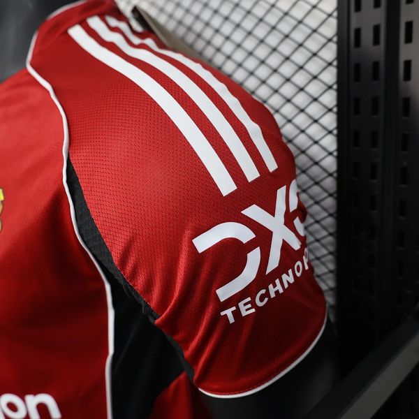 Manchester United 2025-2026 home game player - Image 8