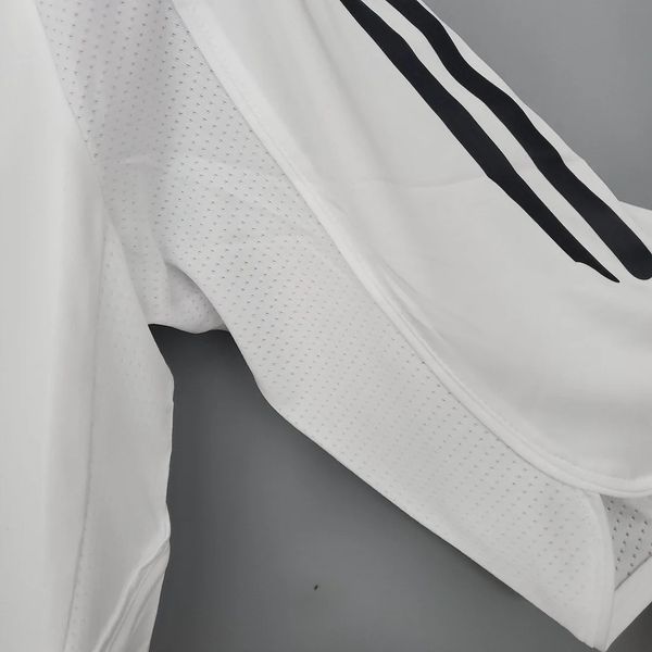 Retro Real Madrid 2005-2006 home game - Image 8
