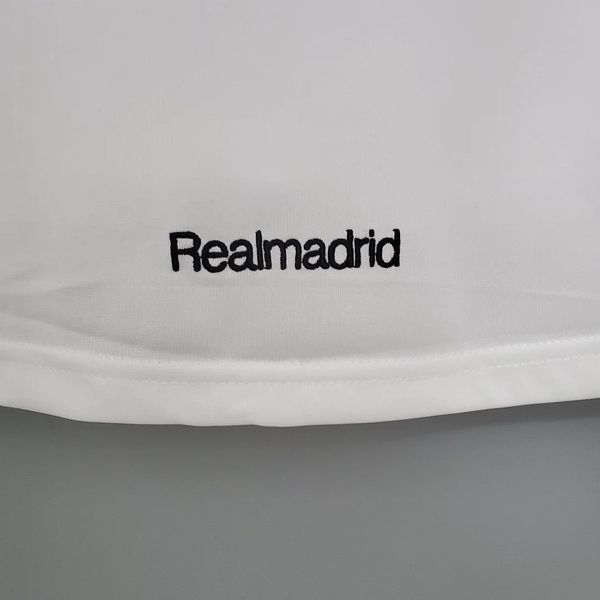 Retro Real Madrid 2005-2006 home game - Image 9