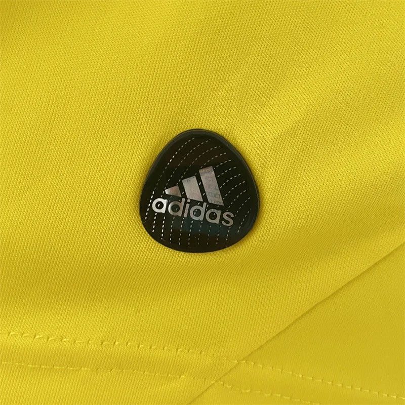 Retro Real Madrid 2011-2012 Goalkeeper - Image 7