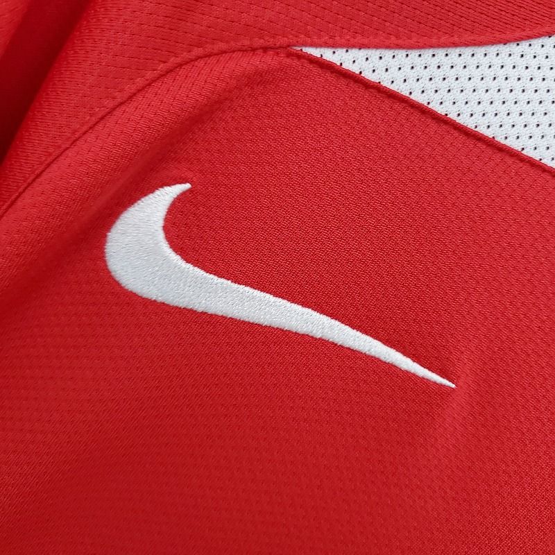 Retro Manchester United 2005-2006 home game - Image 6
