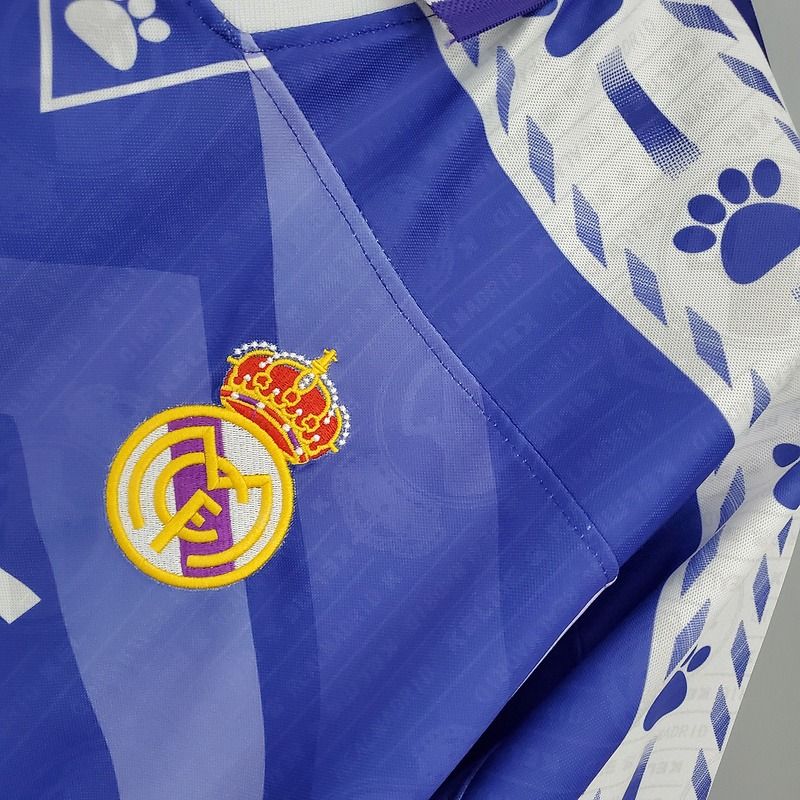 Retro Real Madrid 1996-1997 away game - Image 7