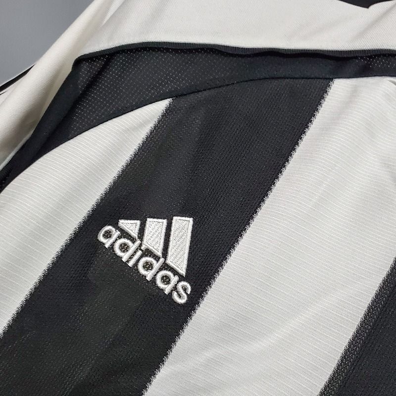Retro Newcastle United 2005-2006 home - Image 9