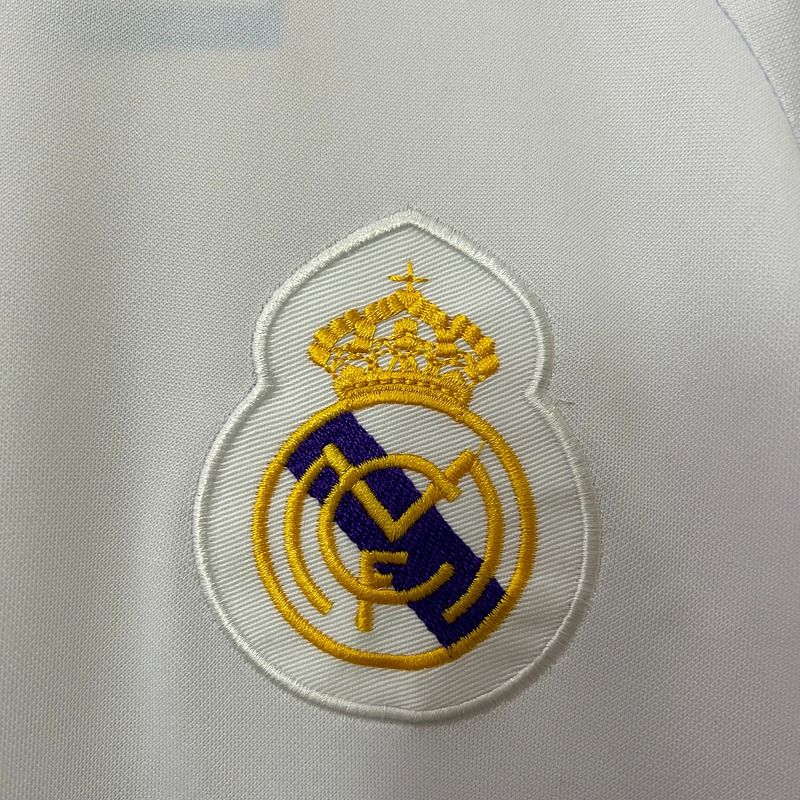 Retro Real Madrid 1984-1985 home game - Image 7