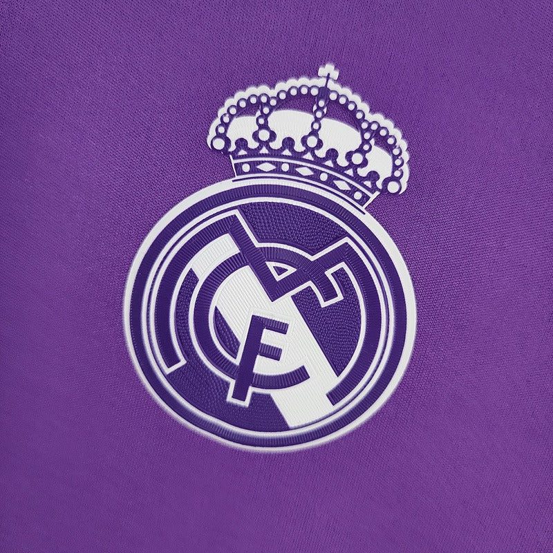 Retro Real Madrid 2016-2017 away game - Image 7