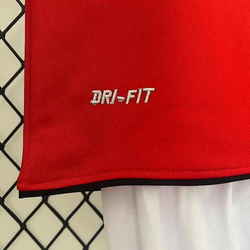 Retro Kid Size Manchester United 2010-2011 home game - Image 9