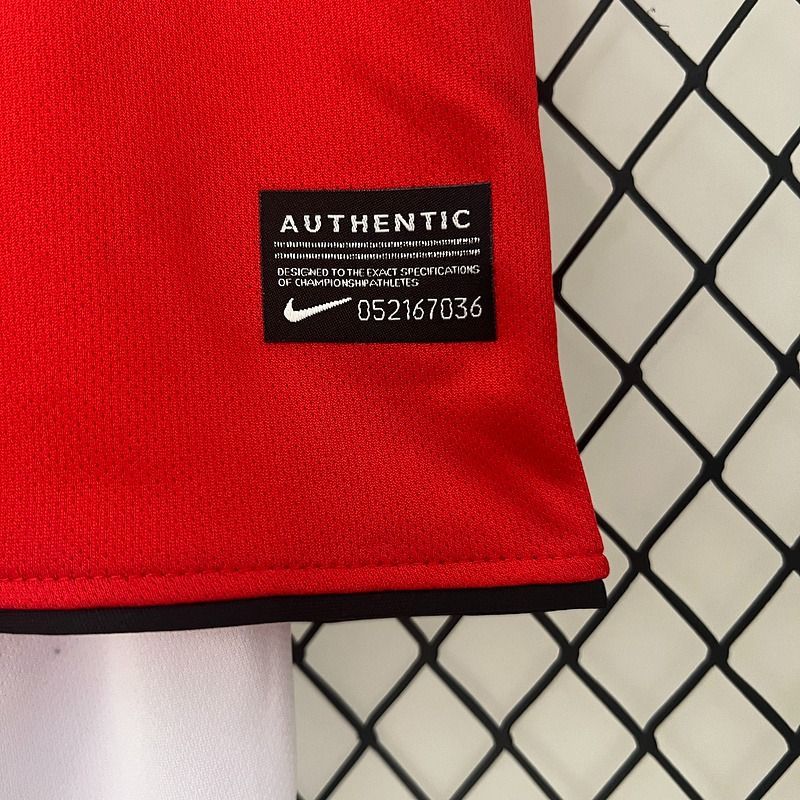 Retro Kid Size Manchester United 2010-2011 home game - Image 8
