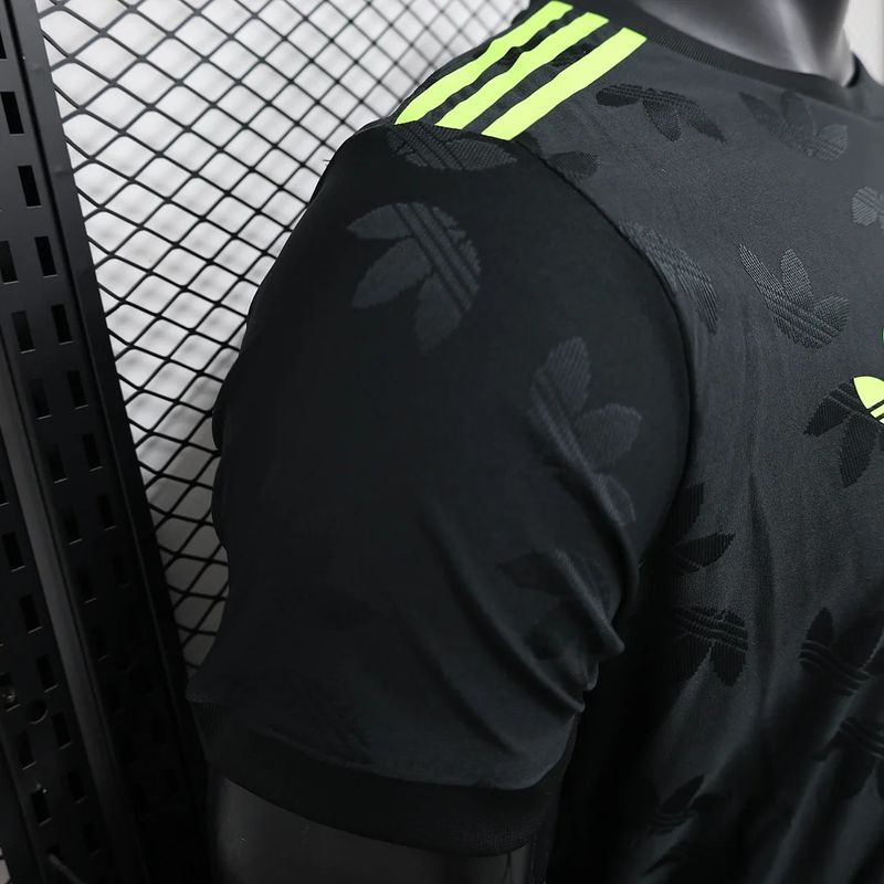 Juventus 2024-2025 special edition player - Image 6